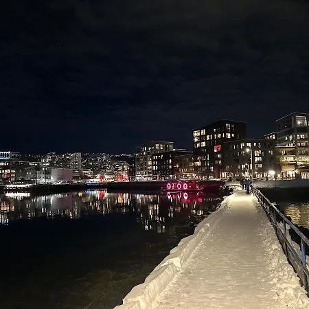 Modern At Vervet In Apartamento Tromsø