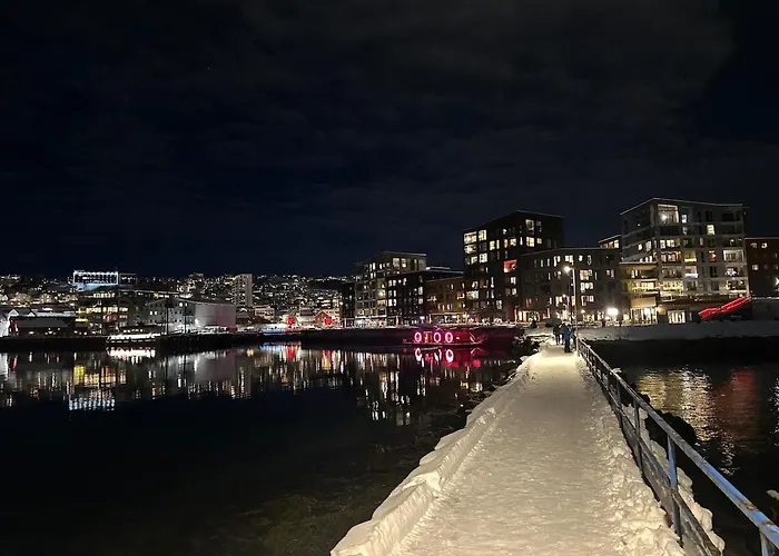 Modern At Vervet In Apartamento Tromsø